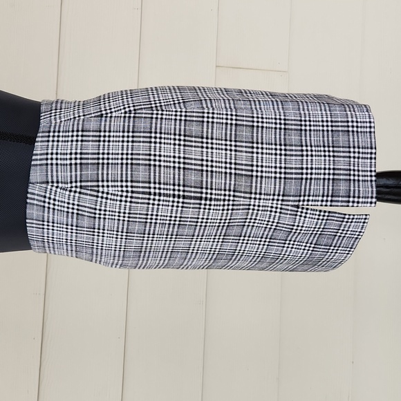 ZARA Plaid Mini Skirt (S) - Picture 4 of 11